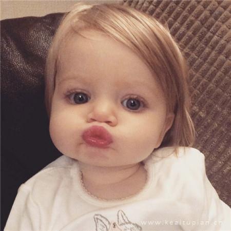 欢迎来到可爱的萌娃朋友圈背景图片，你换上也可以一样可爱