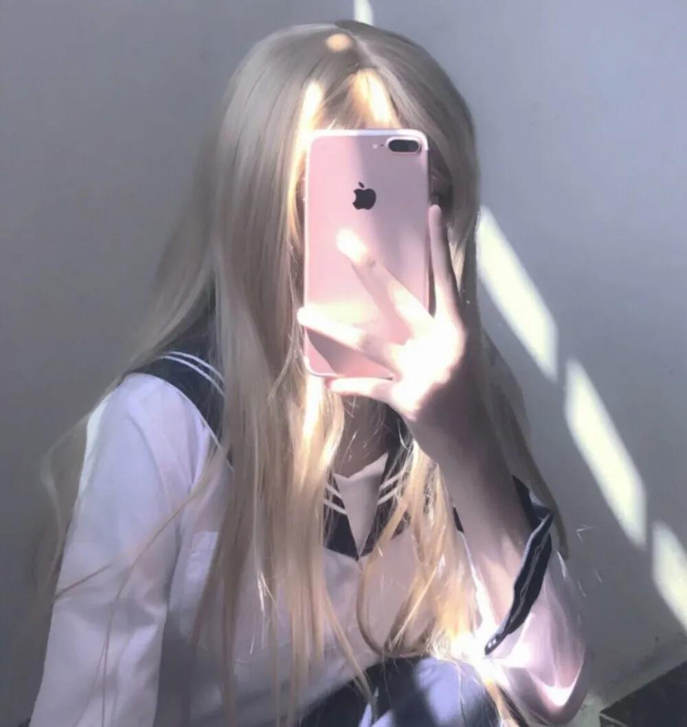 甜美可爱乖巧的女生对镜拍粉嫩qq高清头像图片