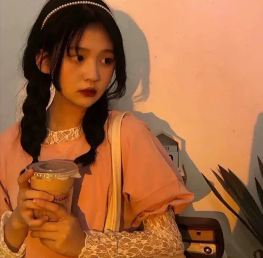 女生阳光干净的夏日浪漫温馨高清头像图片