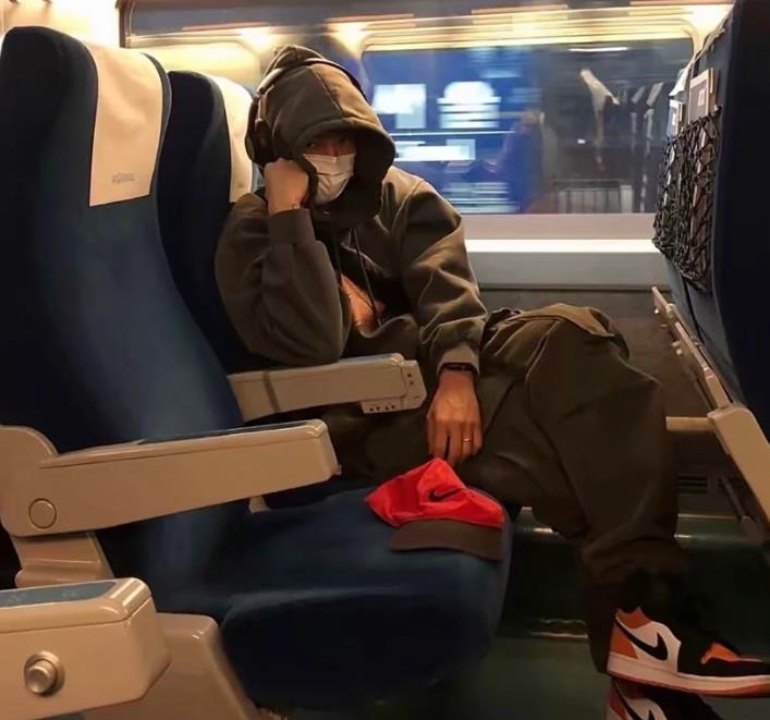 ins潮男｜优质帅哥头像图片