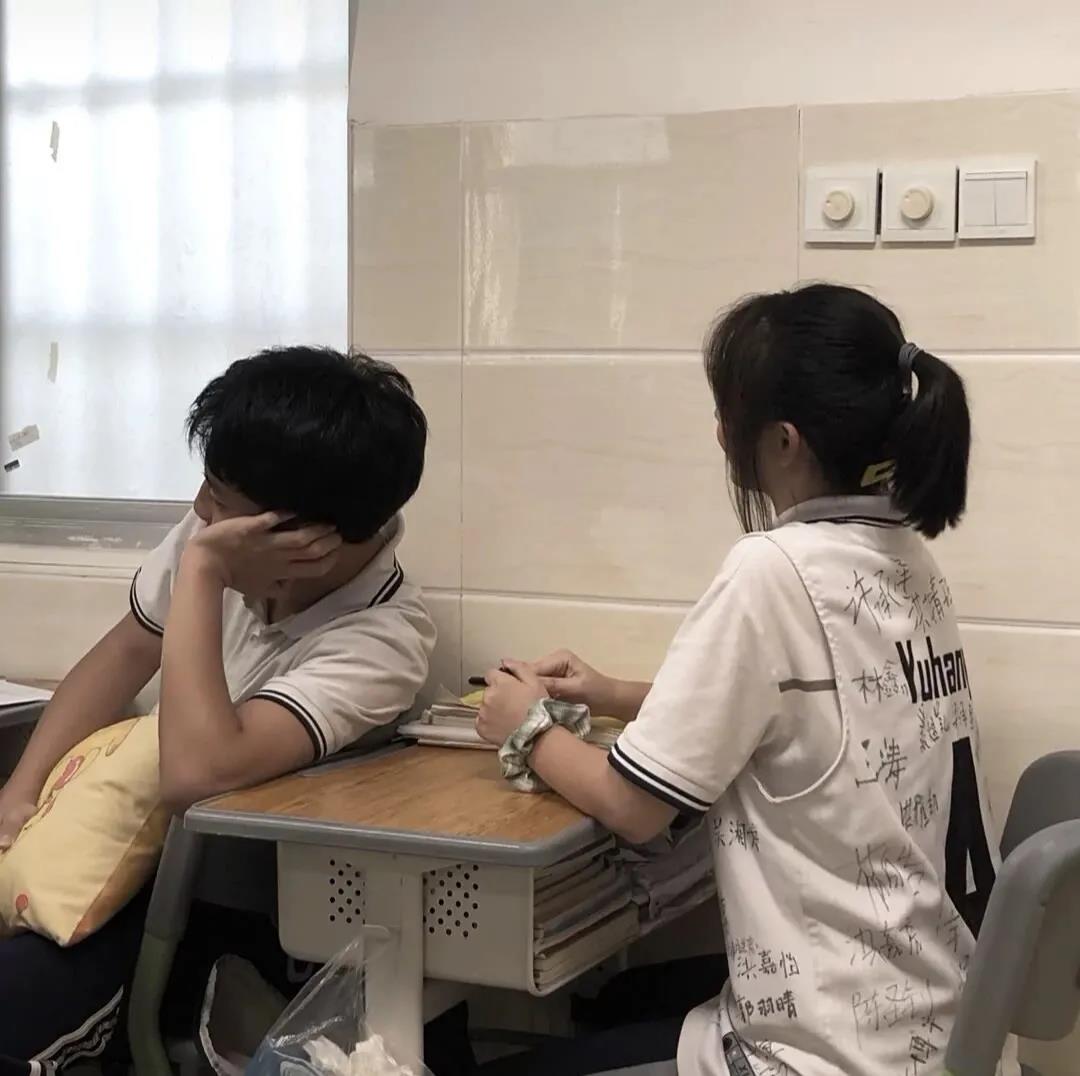 一人一半真人高清情侣头像图片大全