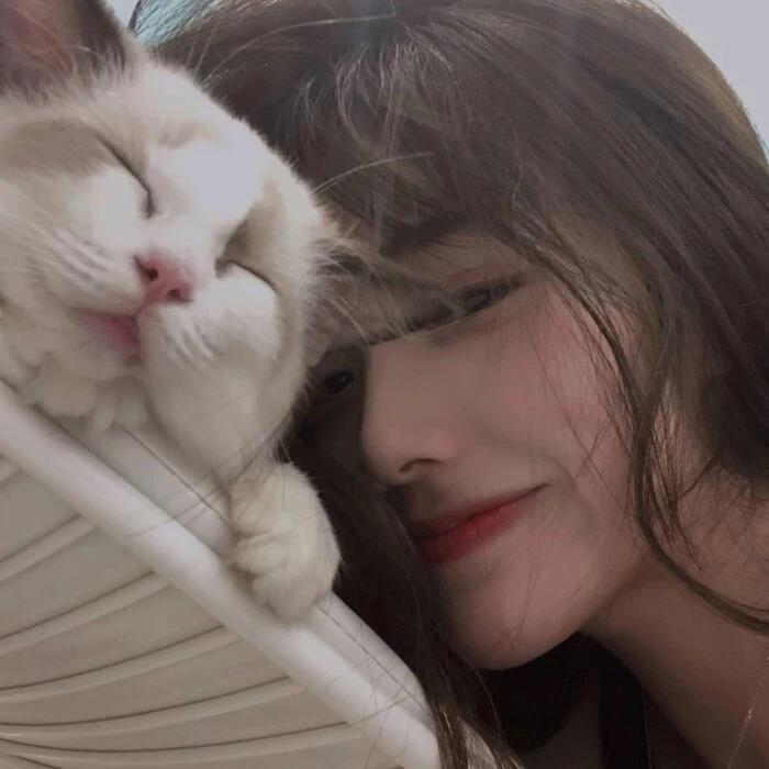 好看唯美的外国少女高清微信头像图片