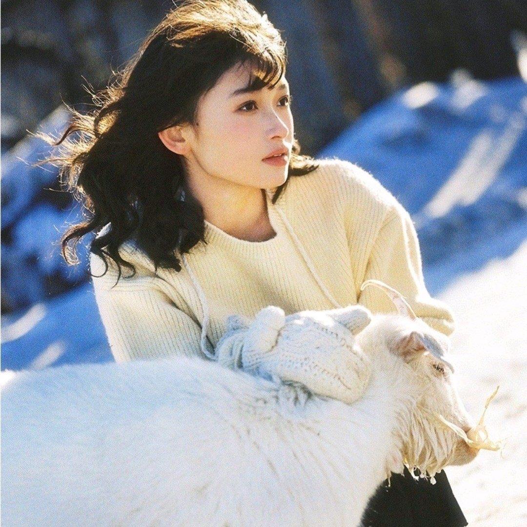 脸蛋红扑扑的可爱美女唯美头像图片