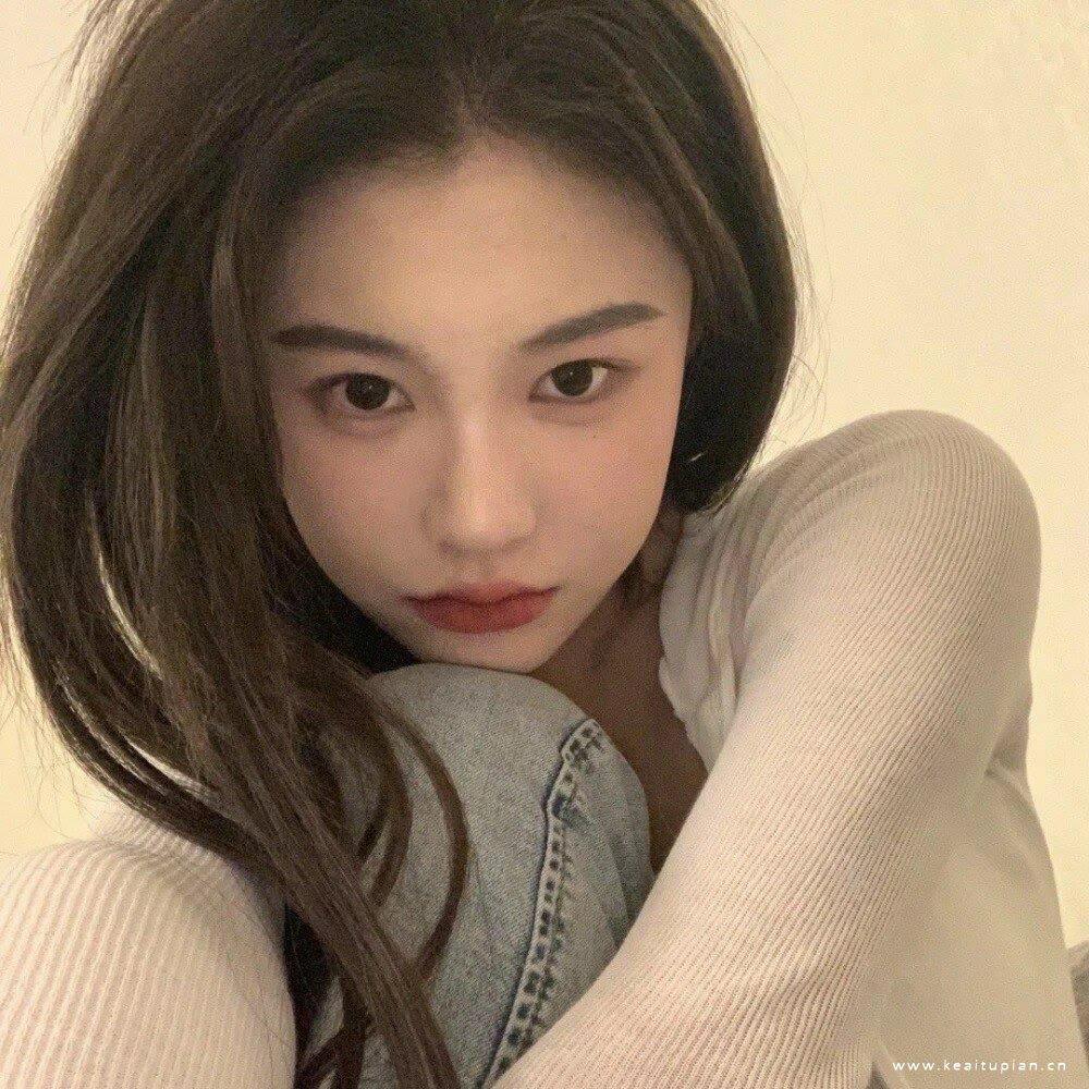 2021最新气质文艺韩系女生好看微信头像图片