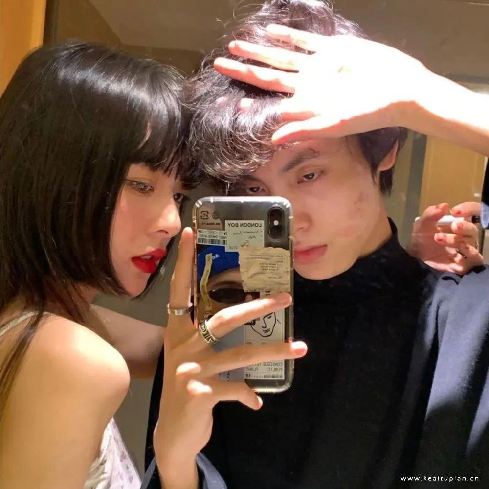 甜酷情侣对镜拍气质高级微信高清头像图片