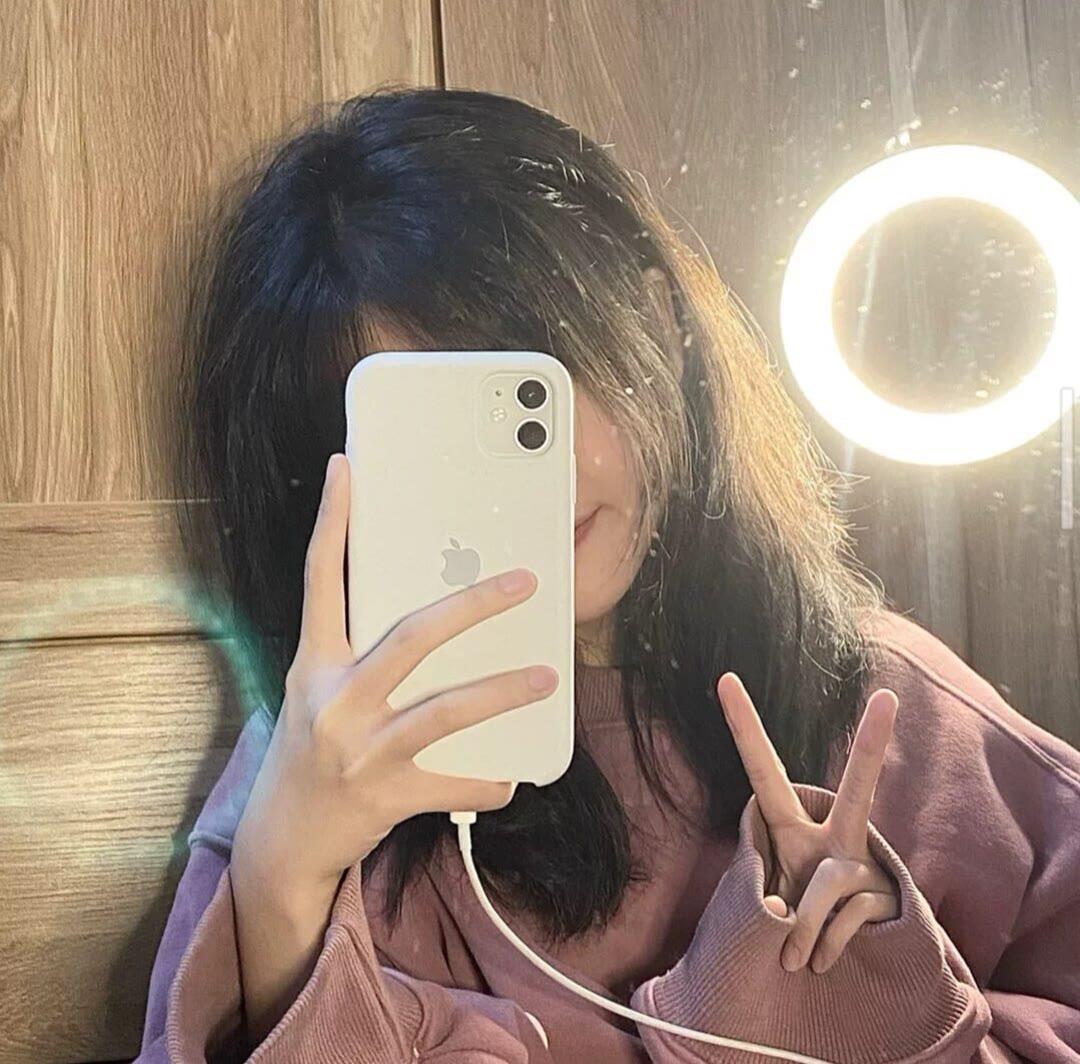浪漫阳光下的甜美高级温馨女生头像图片