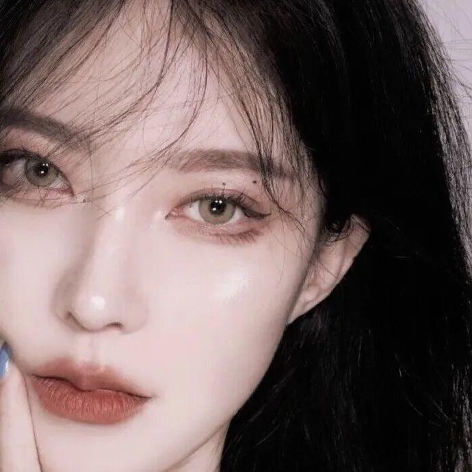 浪漫阳光下的甜美高级温馨女生头像图片