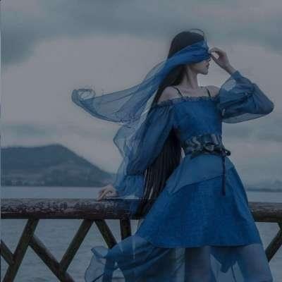 蓝色系可爱风女生真人微信头像