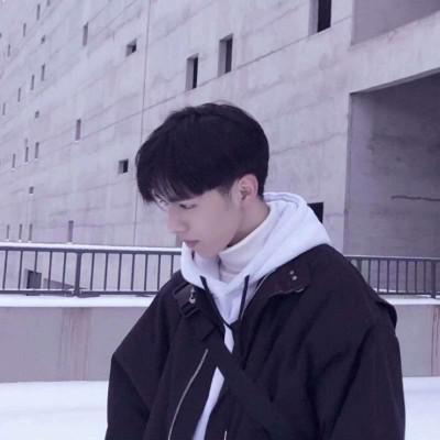 2021最新热门款情侣真人唯美头像