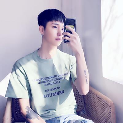 2021最新精选好看的男生自拍头像