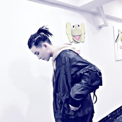 2021最新精选好看的男生自拍头像