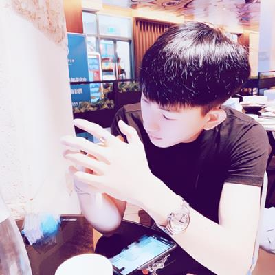 2021最新精选好看的男生自拍头像