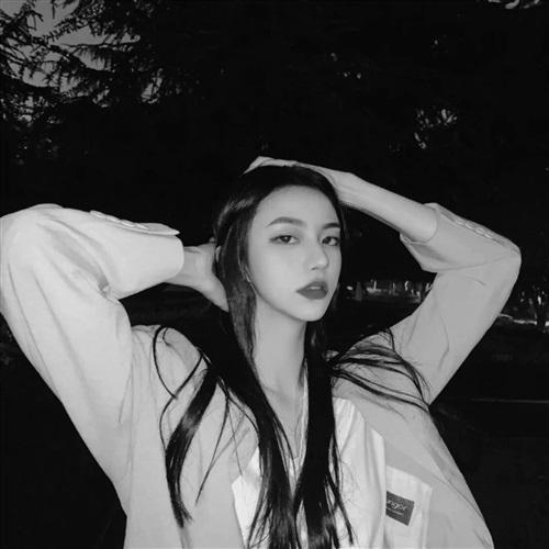 高冷气质长发美女黑白头像，喜欢长发的不要错过了