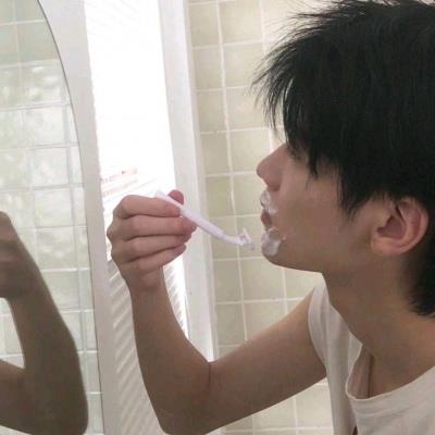 有点坏坏痞气的帅哥个性真人头像