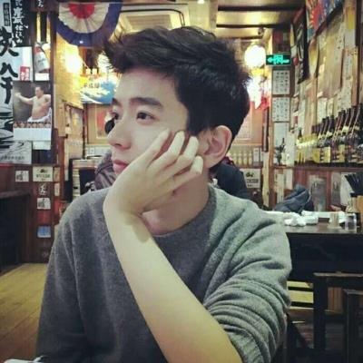 阳光迷人的男生微信高清好看图片