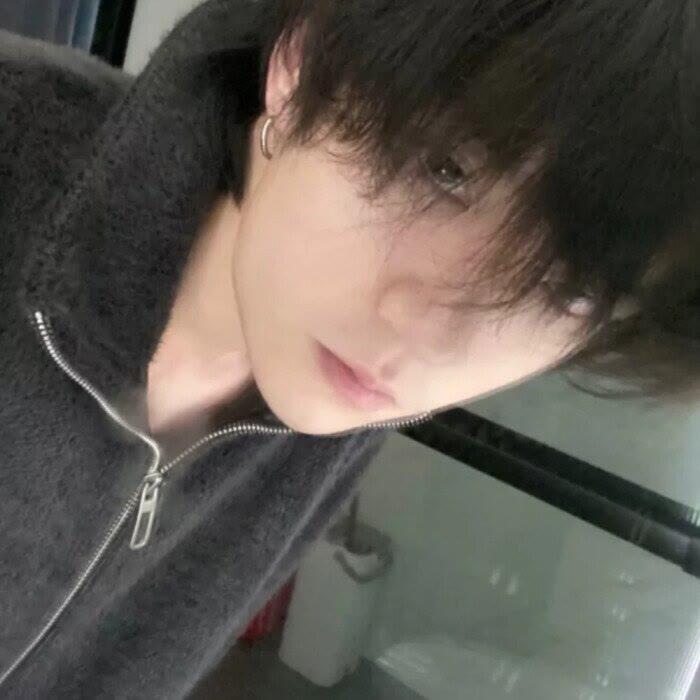 奶酷奶酷的真人男生优质帅气头像图片