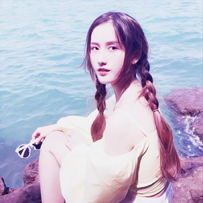 是姐妹就用同一个美女的头像，好看又养眼