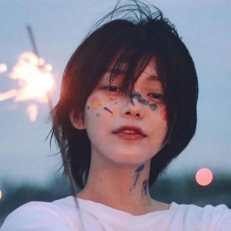 精选港风女生小众微信高清头像图片