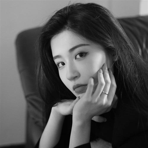 高冷小姐姐黑白头像·冷艳美女高清图片