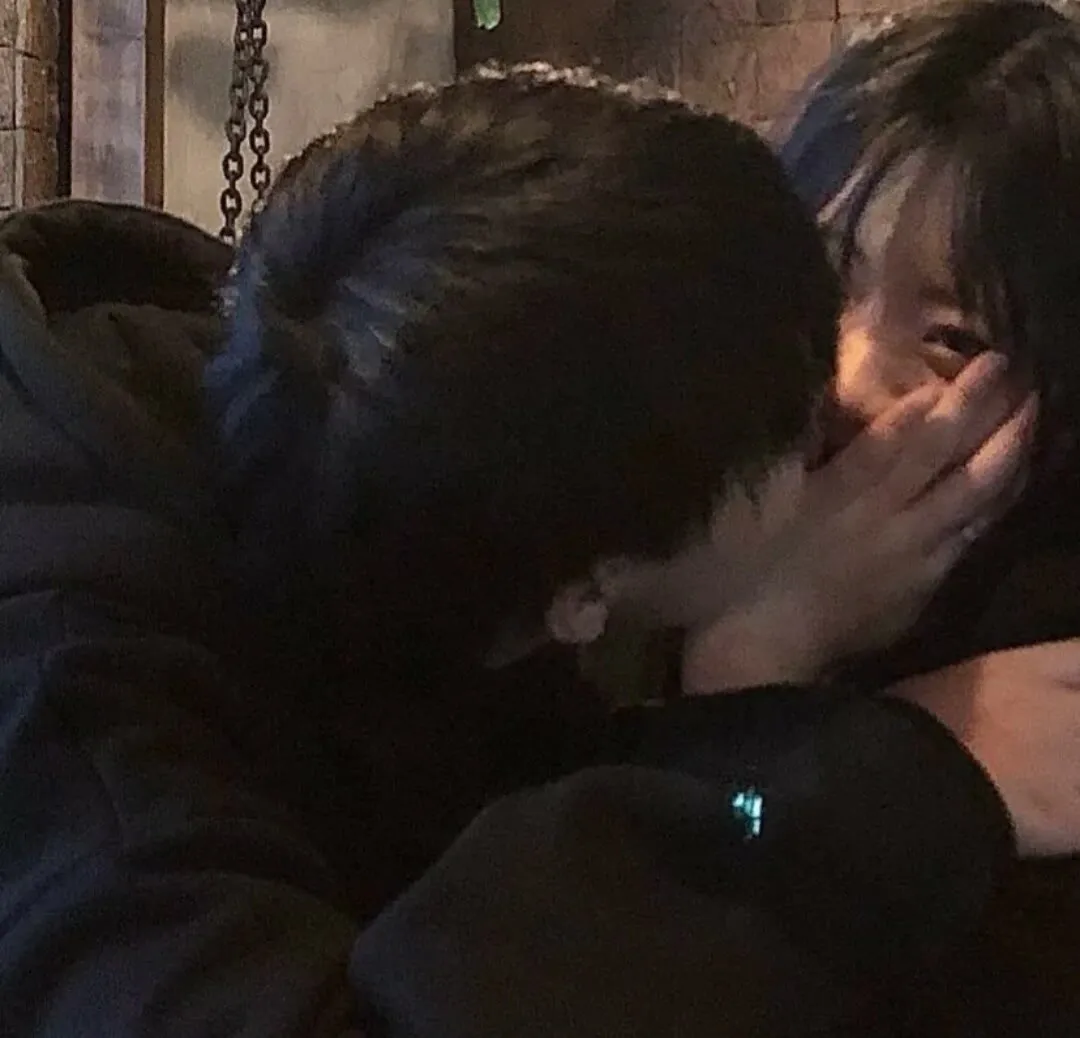 超甜情侣亲吻落日唯美微信高清像图片