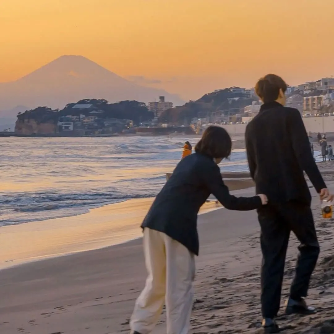 超甜情侣亲吻落日唯美微信高清像图片