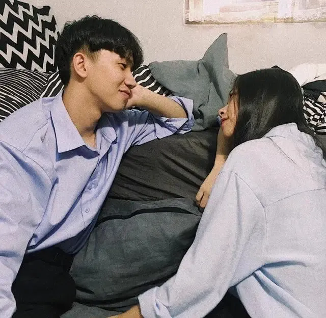 超甜情侣亲吻落日唯美微信高清像图片