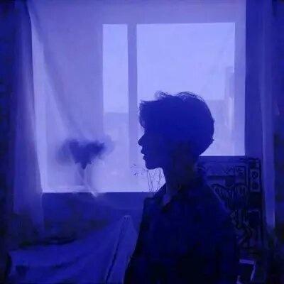 蓝色滤镜下的男生真人个性帅气头像