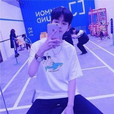 蓝色滤镜下的男生真人个性帅气头像