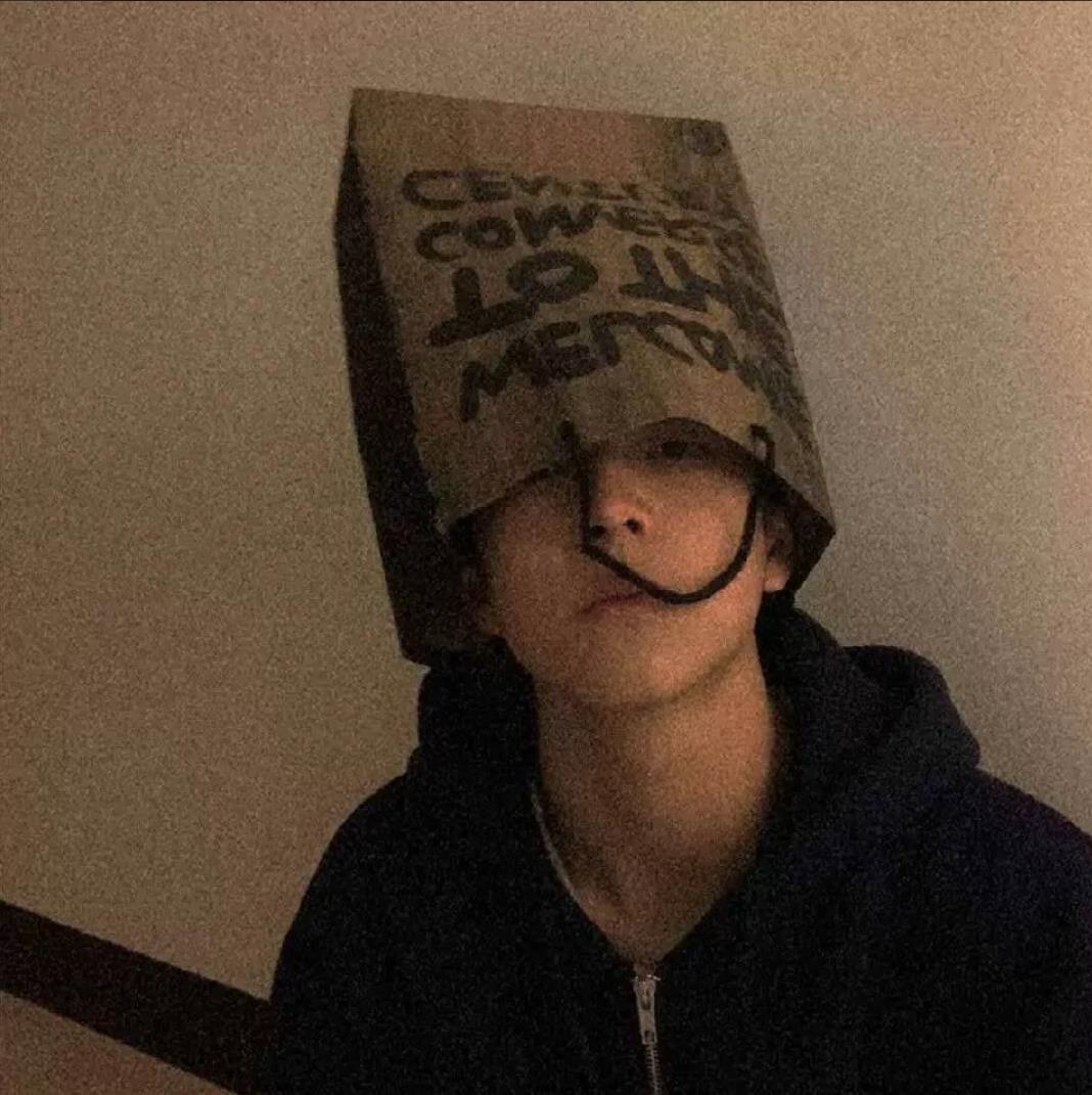 一个人独处的伤感男生个性头像图片