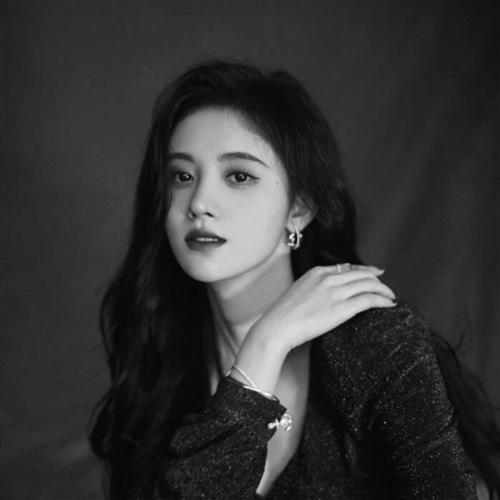 高冷霸气御姐范的黑白美女头像