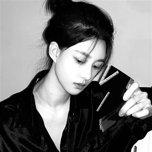 你有你的国，而我是我的王 霸气高冷风美女黑白优质头像