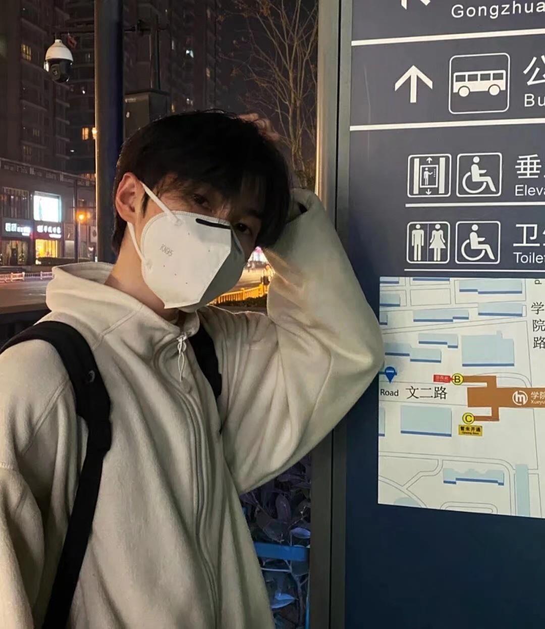 2021最新帅气男生微信高清头像