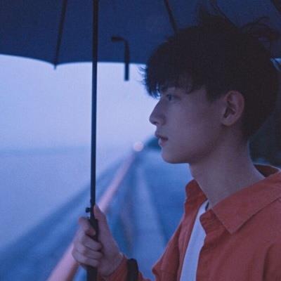 一个人孤单伤感的丧系男生头像