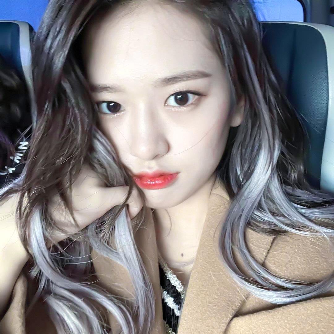 00后女爱豆安宥真可爱自拍头像图片