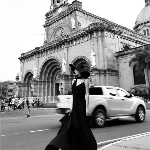 高冷侧脸女生黑白头像||做自己的女王