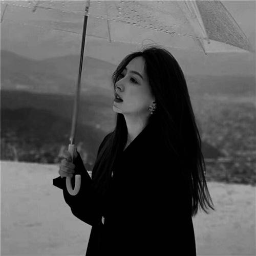 看起来就很高冷的黑白个性女生头像