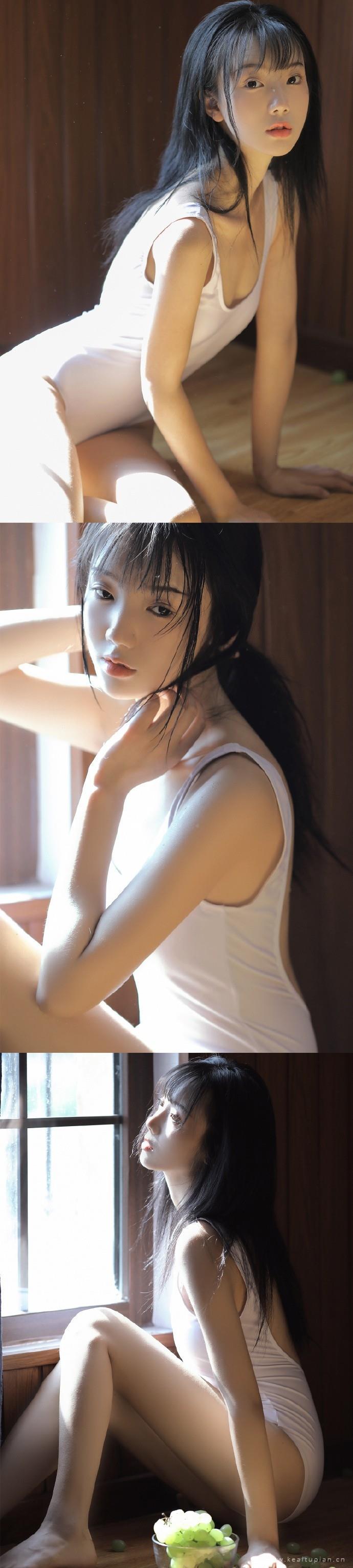 唯美性感美女美腿翘臀室内个人写真图片