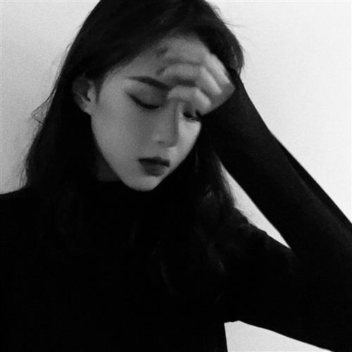 黑白世界的耀眼存在·文艺个性美女精选头像