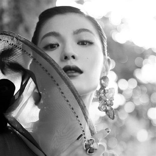 黑白世界的耀眼存在·文艺个性美女精选头像