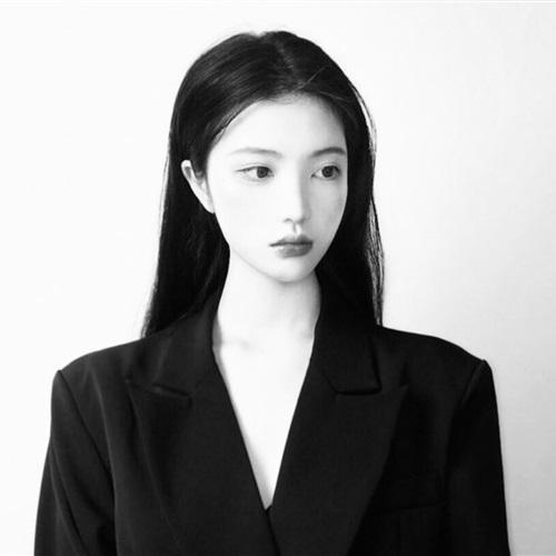 高级个性气质女生黑白微信高清头像图片