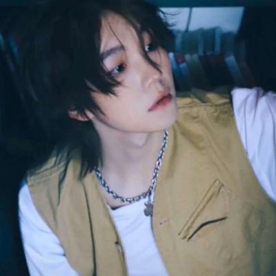 帅气男生个性自拍高清微信头像