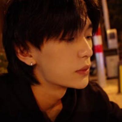 帅气男生个性自拍高清微信头像