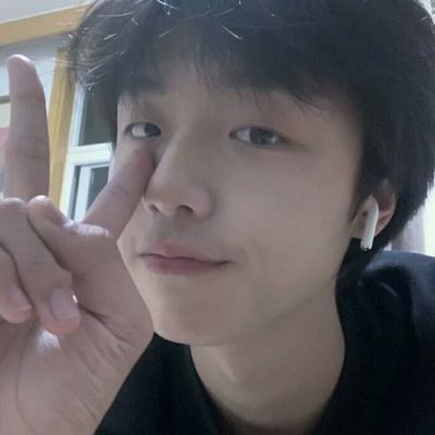 帅气男生个性自拍高清微信头像