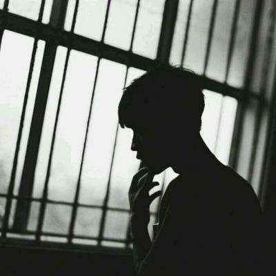 这个世界非黑即白·伤感个性男生头像