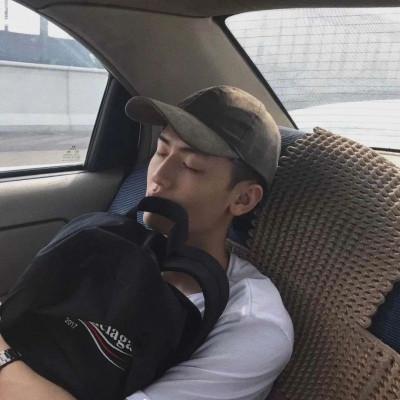 都是在夜里崩溃过的人·颓废男生丧系头像