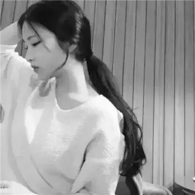 4月优质精选女生侧脸好看又伤感的黑白头像图片