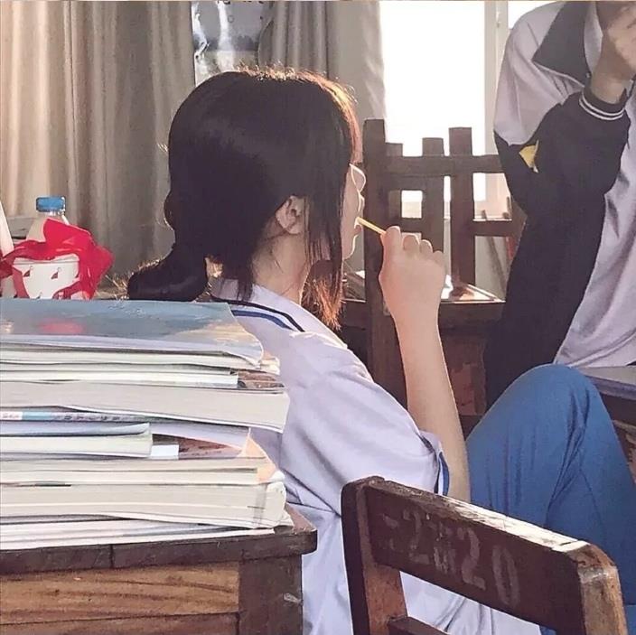 干净文艺的优质女生精选头像图片