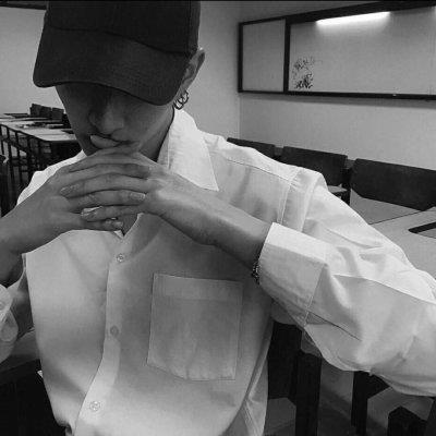 个性帅气高冷男生黑白微信头像 遇到了喜欢的的男头一定要收藏