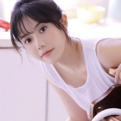 洋溢着青春气息的甜美女生头像图片