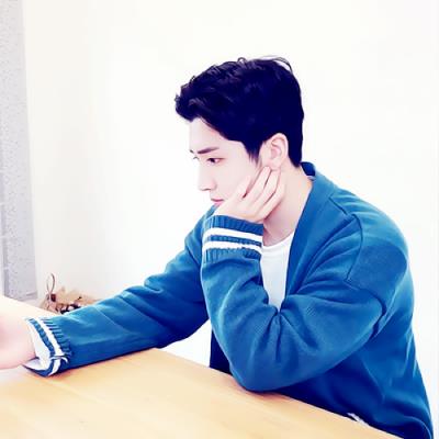 看起来很温柔的清秀型帅哥头像图片